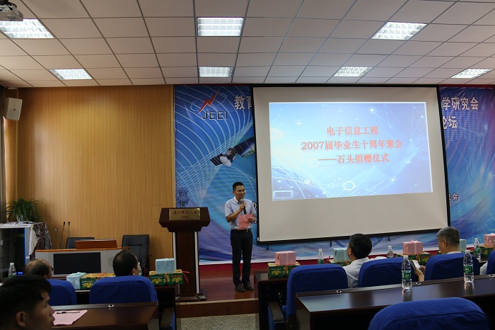 图3  校友总会秘书长李颖老师致词.JPG