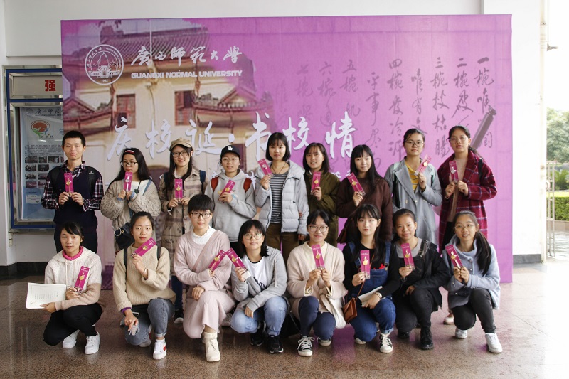 育才校区活动合影.jpg