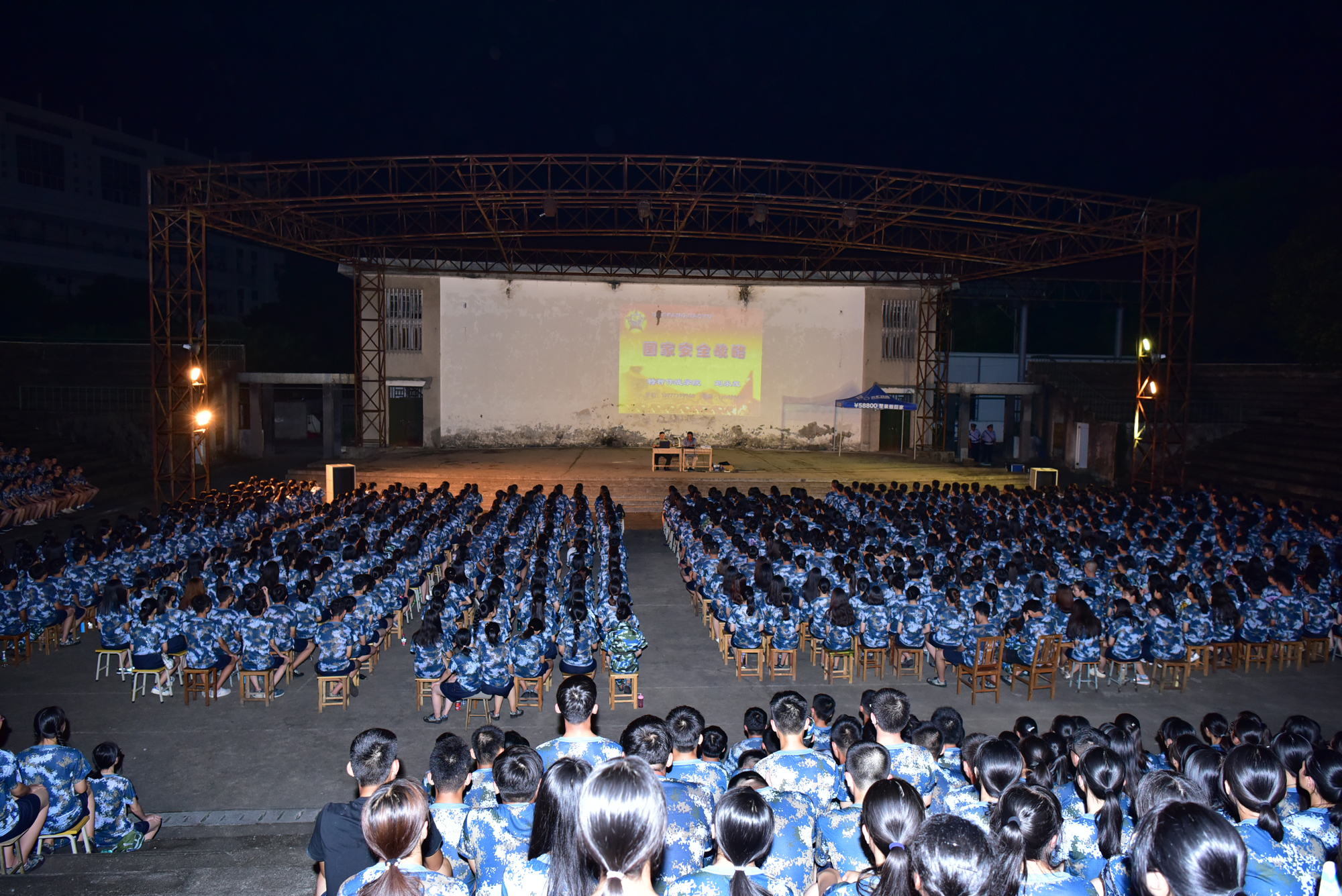 育才校区军事理论课现场9.jpg