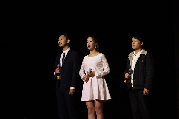 9. 法学院政治与公共管理学院 朗诵《相信未来》.JPG