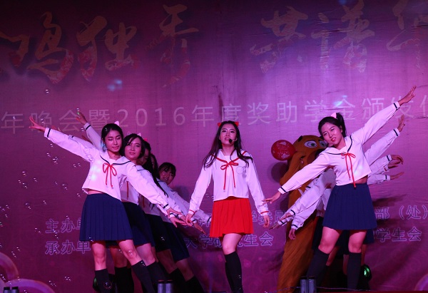 4.外国语学院 歌曲《告白气球》 (2).JPG