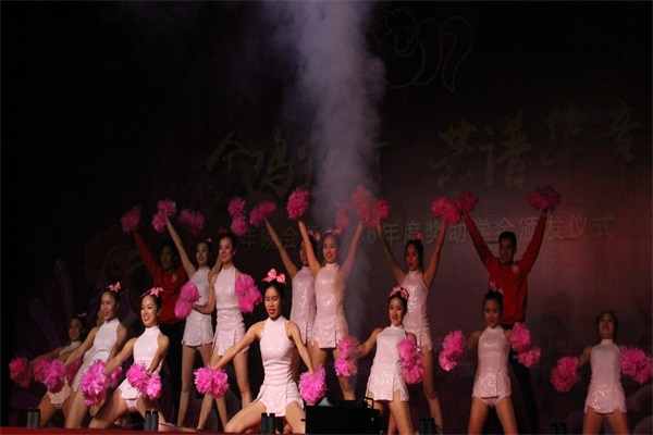 10.国际文化教育学院 《YOYO啦啦操》.JPG 10.国际文化教育学院 《YOYO啦啦操》.JPG