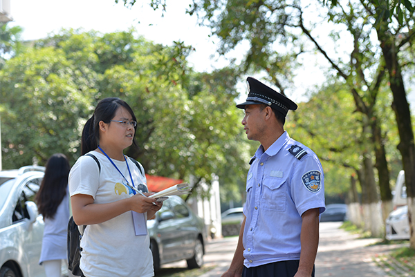 校警对新生的忠                    </div></div>
                                <!--新闻内容结束-->

                                <div class=