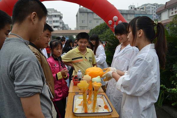 “疯狂的泡泡”实验展示