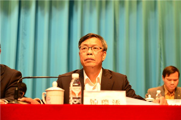 副校长钟瑞添主持闭幕会