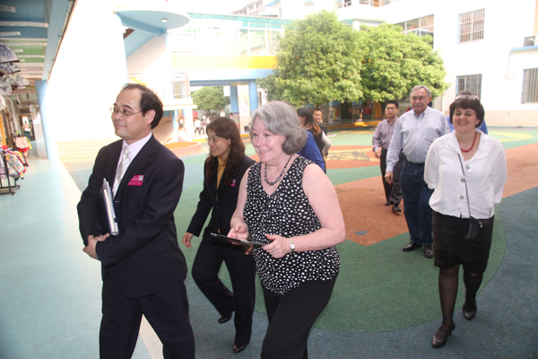 访问团参观我校附属幼儿园