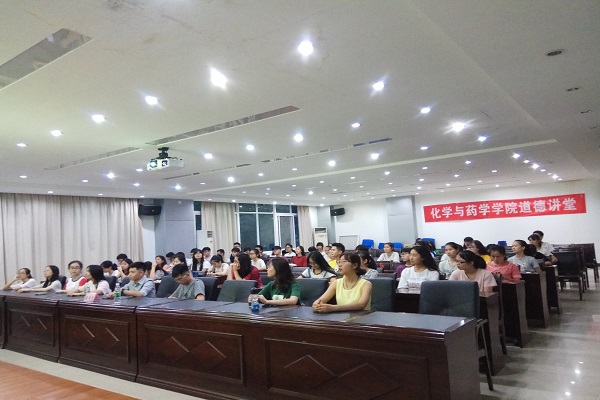同学们认真听讲.jpg