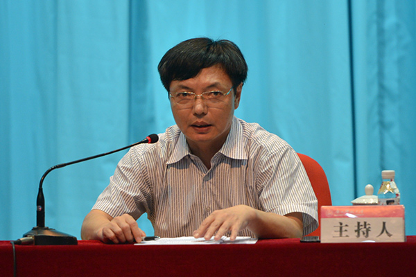 副校长李传起主持闭幕式