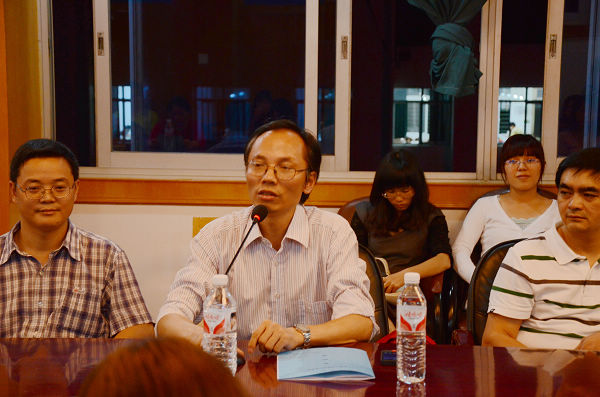 主持人廖昌荫教授发言（大学生记者团 周娴 摄）