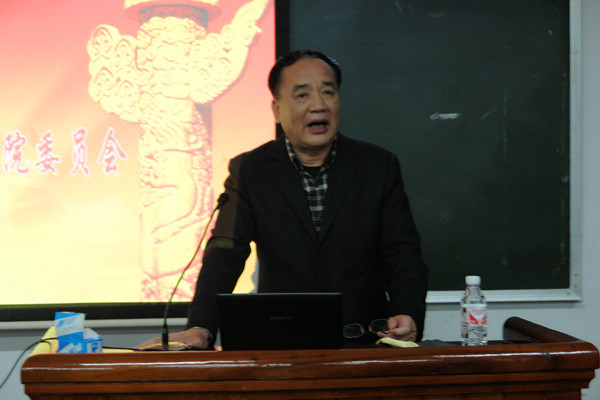 唐凌教授在讲座中