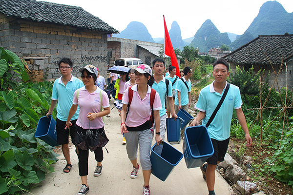 研究生干部积极实践“清洁乡村”工作