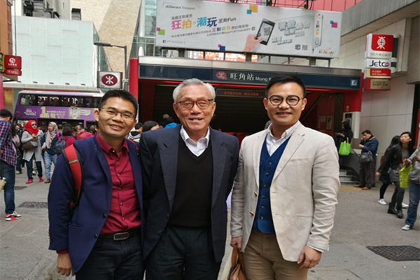 校友总会负责人与香港校友王一桃、廖国良合影留念.jpg