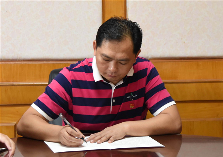 签下《学生工作部（处）党支部作风建设承诺书》.jpg