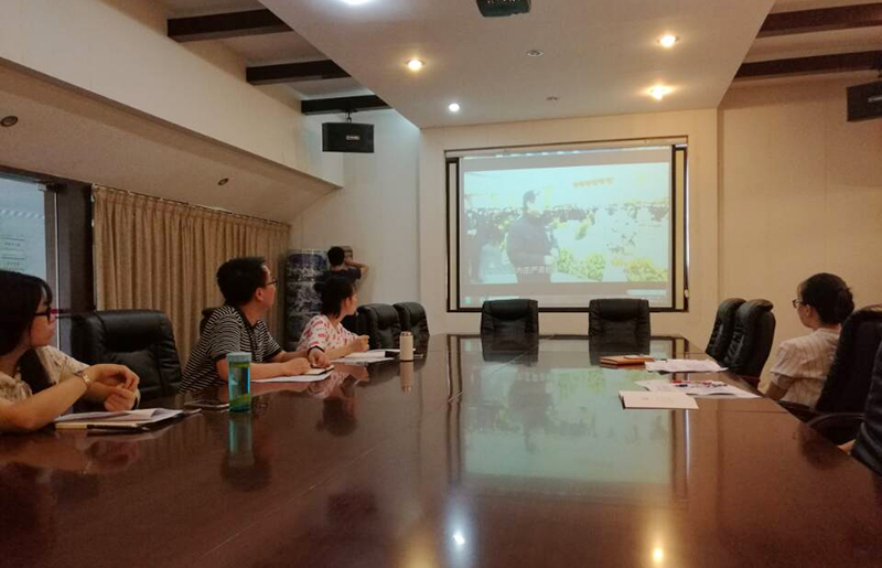4.儿童青少党支部在“两学一做”学习教育中开展向廖俊波同志和黄大年同志学习活动（方柏宗摄）.jpg