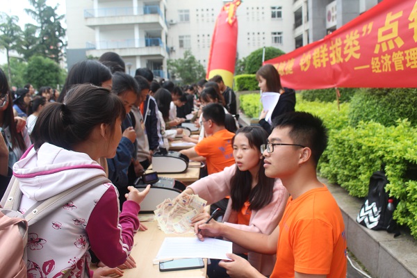 10.点钞中.JPG
