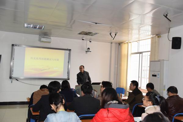 陈志刚博士在做专题讲座