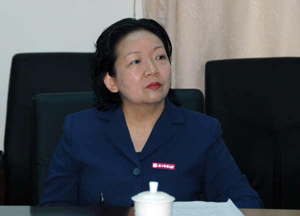 校党委王枬书记主持会议。