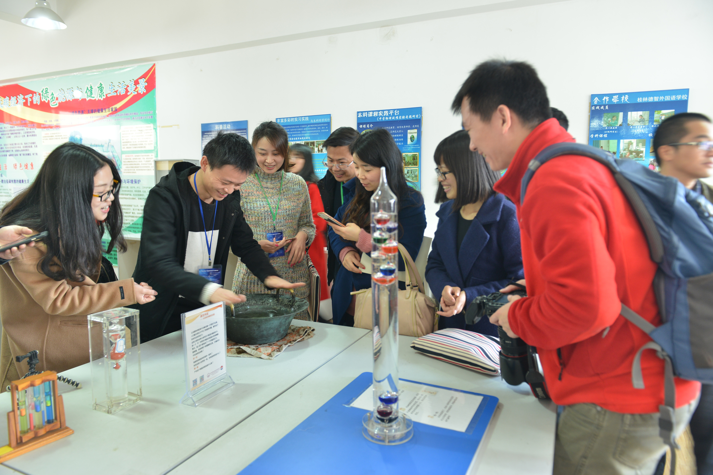 采访团在兴华科学探究乐园体验31.jpg 采访团在兴华科学探究乐园体验31.jpg