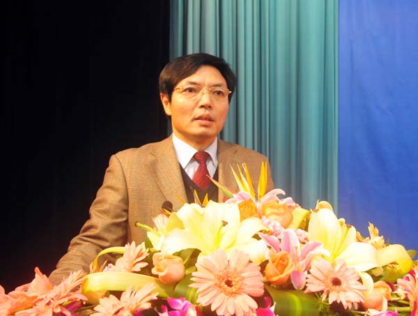 李传起副校长主持大会