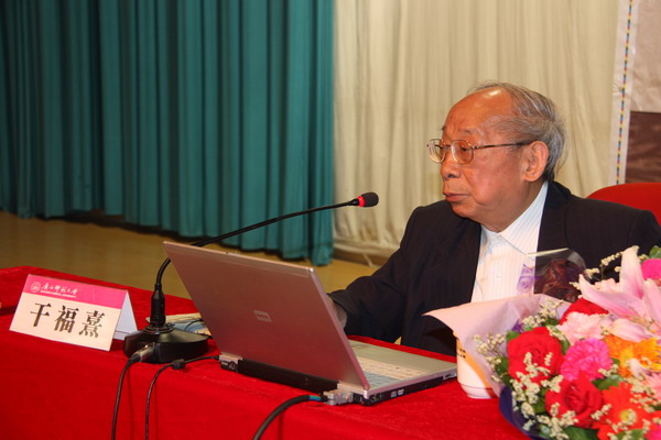 干福熹院士与在座师生畅谈交叉学科在考古中的应用