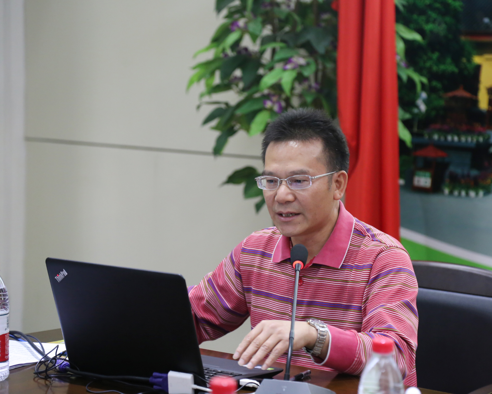 经济管理学院党委书记谢崇高发言.jpg 经济管理学院党委书记谢崇高发言.jpg