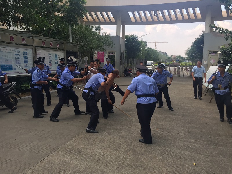 社会人员进入学生公寓寻衅滋事突发事件演练.JPG