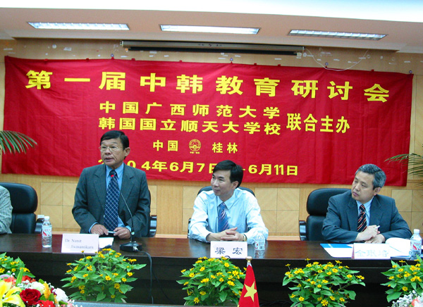 泰国南邦商业技术学院校长Nimit Jivasantikarn博士发言。