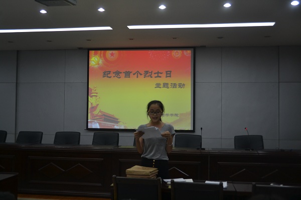 学生代表发言表达对烈士的敬重