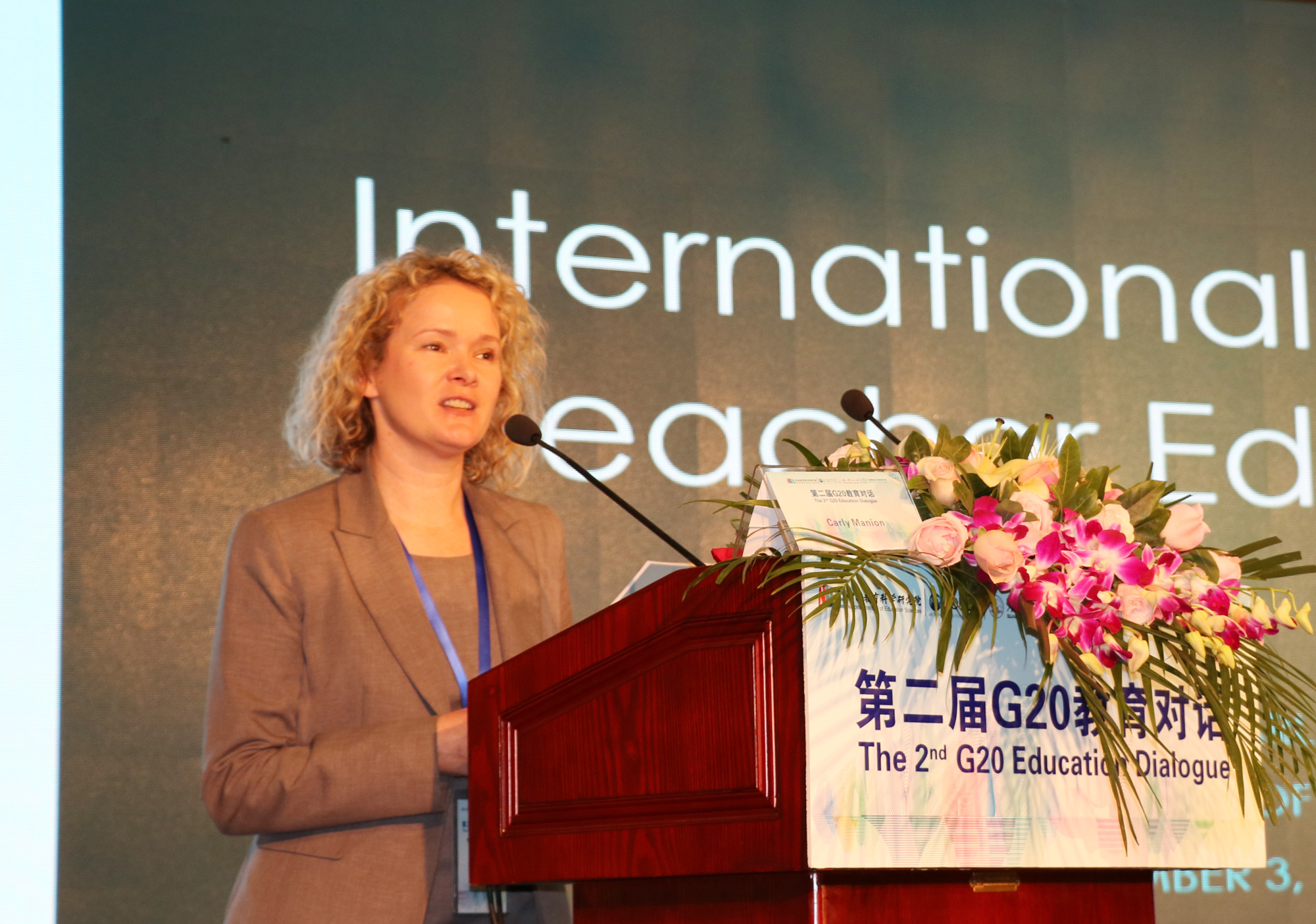 多伦多大学安大略研究所讲师 n Carly Manion  博士以“教师教育的国际化：比较观点和9.jpg