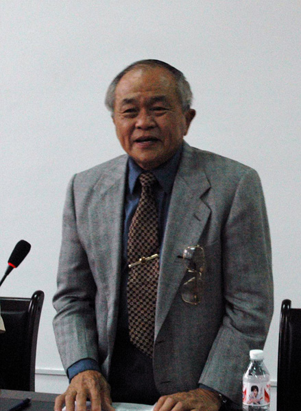 王冠川先生在仪式上发言。