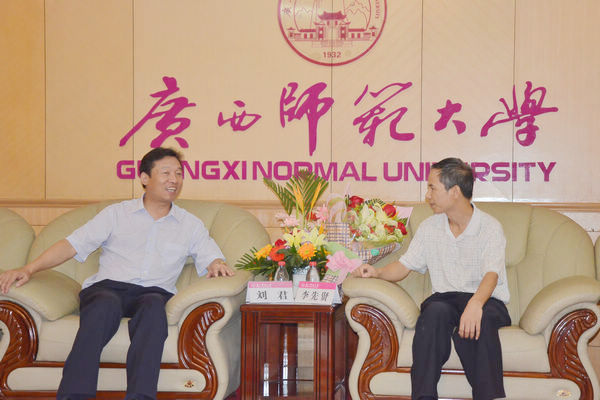 李先贤教授与刘君书记畅                    </div></div>
                                <!--新闻内容结束-->

                                <div class=
