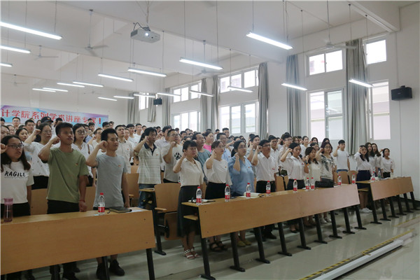 2.师生党员一齐重温入党誓词.jpg