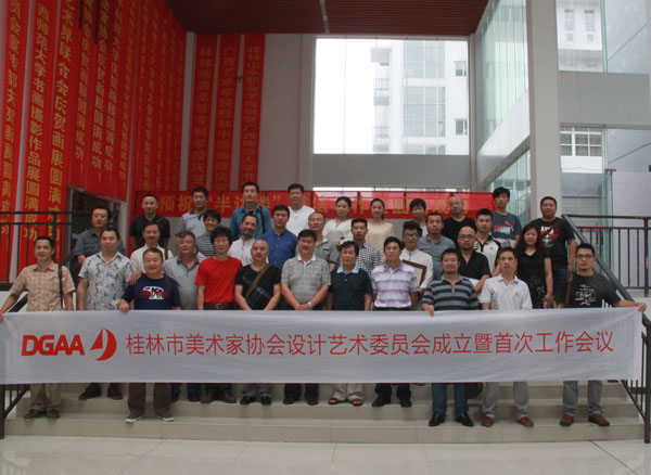 与会人                    </div></div>
                                <!--新闻内容结束-->

                                <div class=