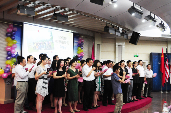 嘉宾和学员们合唱《明天会更好》