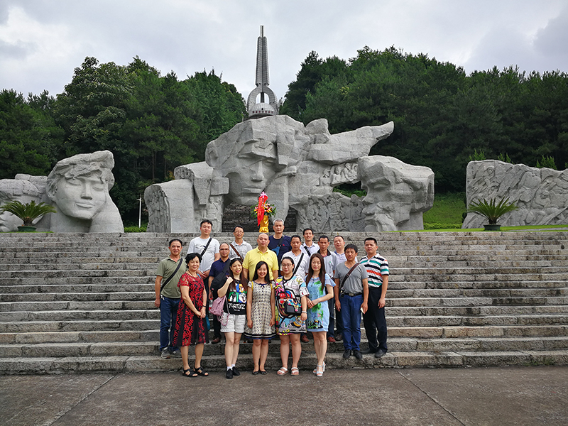 3.广大印务党支部参观湘江战役纪念馆.jpg