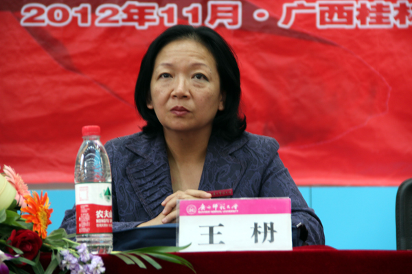 校党委书记王枬出席仪式并讲话 （大学生通讯社 蒋晨曦 摄）