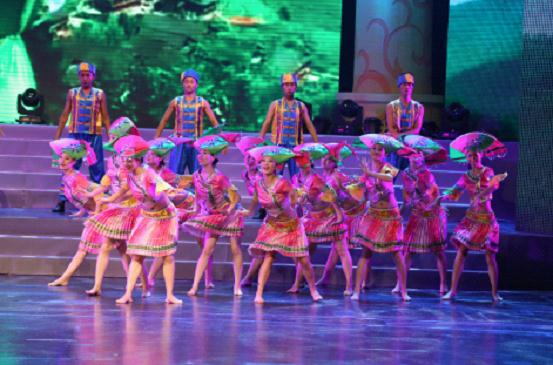 美丽广西山水,多姿壮族姑娘