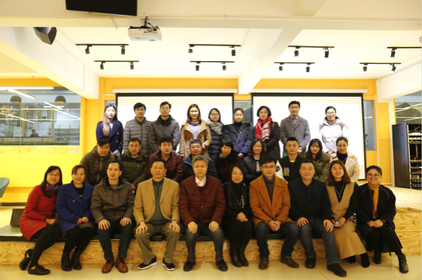 与会人员合影留念。.jpg 与会人员合影留念。.jpg