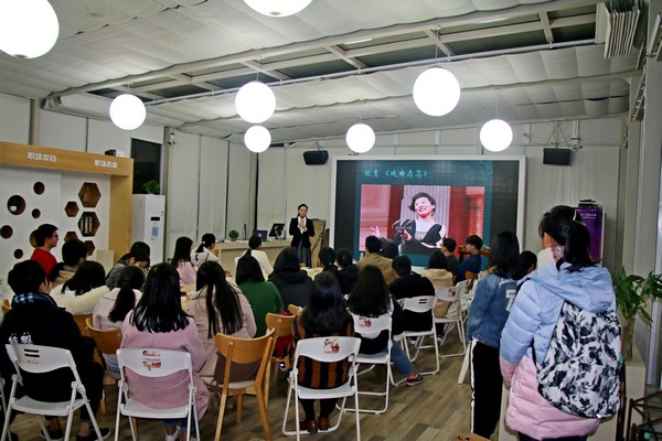 3.潘媛媛同学分享如何欣赏《戏曲忐忑》的体会.jpg