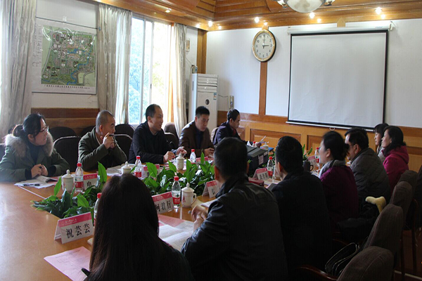 情况报告会现场