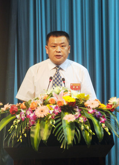 校党委副书记王源平在会上讲话。