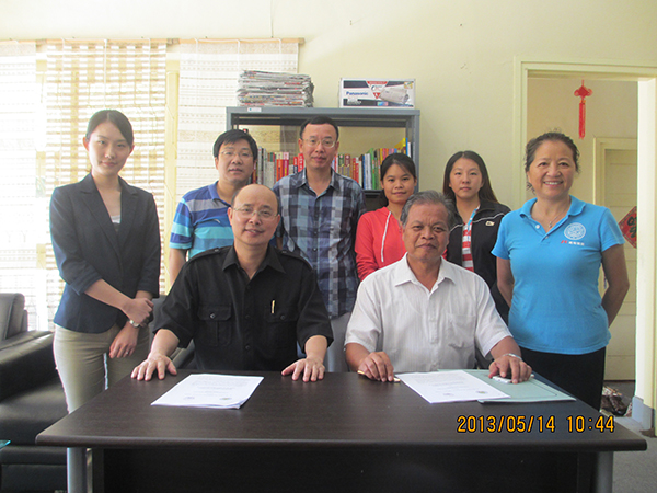 蔡昌卓副校长与印尼玛琅国立大学校长苏帕诺在孔子学院签订协议