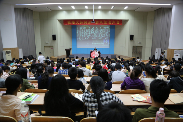 大讲坛现场（大学生通讯社 李俊霖摄）