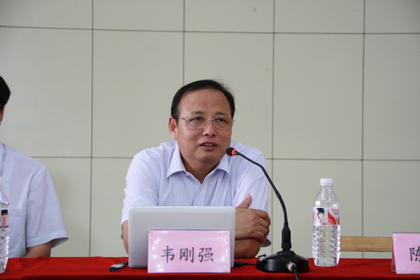广西区人力资源和社会保障厅副厅长、广西公务员局常务副局长韦刚强讲话