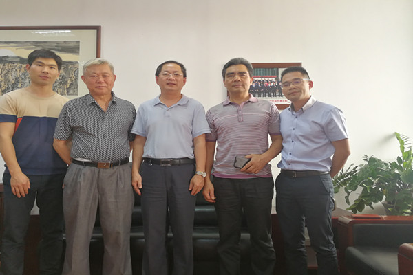 走访玉林校友.jpg