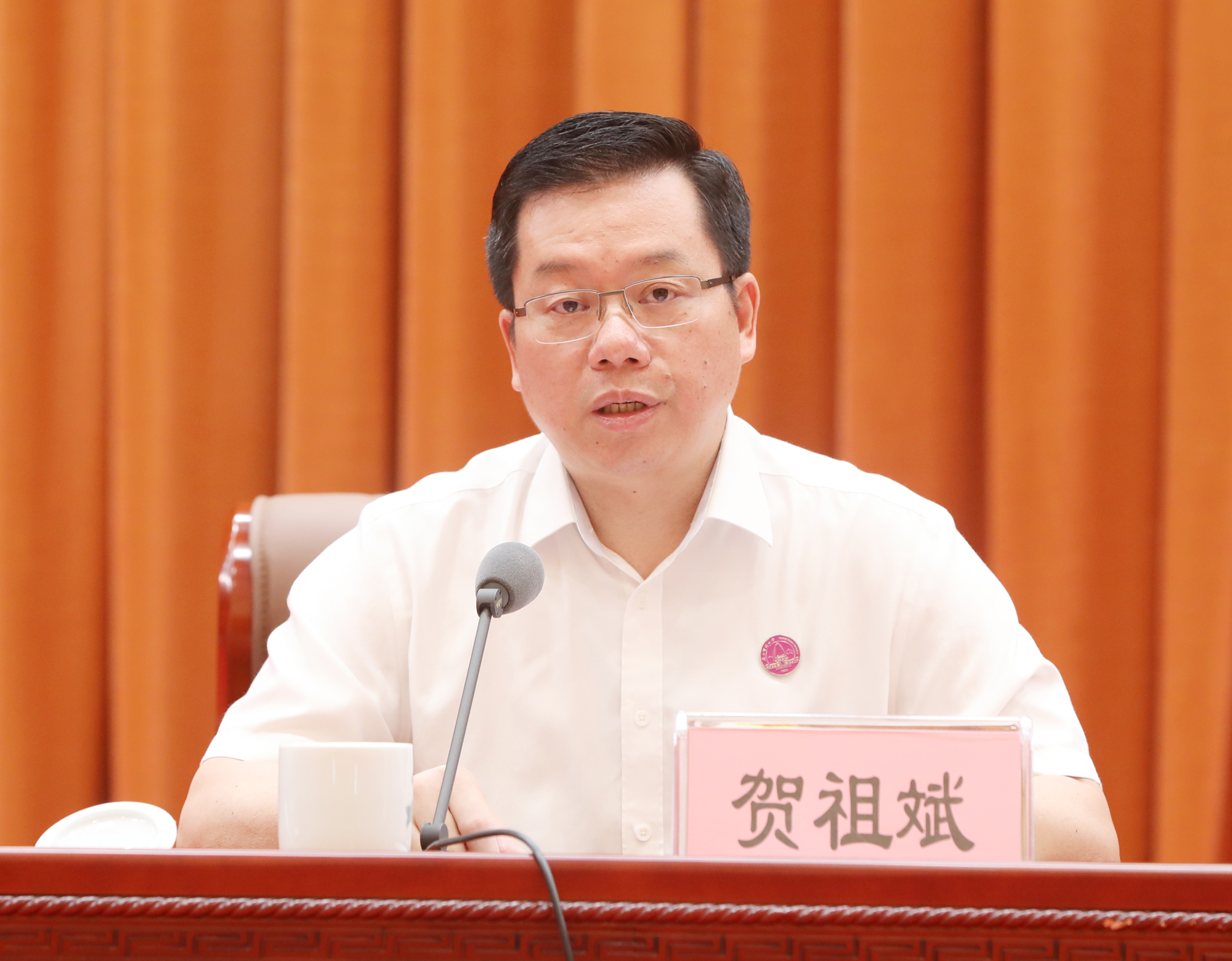 校校长贺祖斌讲话