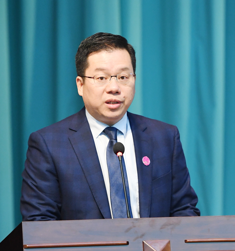 校长贺祖斌作工作报告