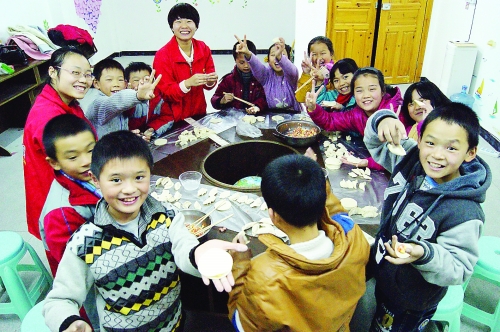 去年年末，王丽娟参与了志愿者举行的与龙胜镇小学留守儿童一起包饺子迎新年活动