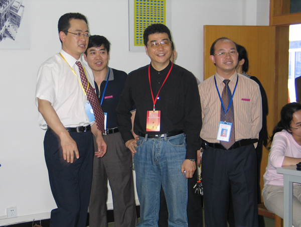 吴岩教授实地考察教育科学学院。