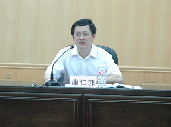 校党委副书记唐仁郭致欢迎辞。
